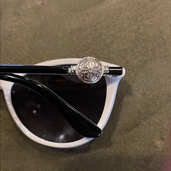 Brighton Black and white w/silver accents Sunglasses display picture 3